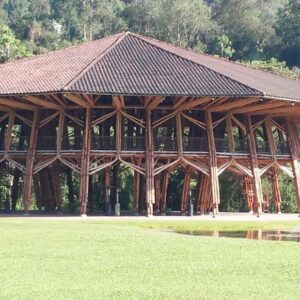 Thi Công Nhà Tre Uốn Cong Mái Lá Guột