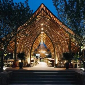 Thi Công Nhà Tre Uốn Cong Mái Lá Guột