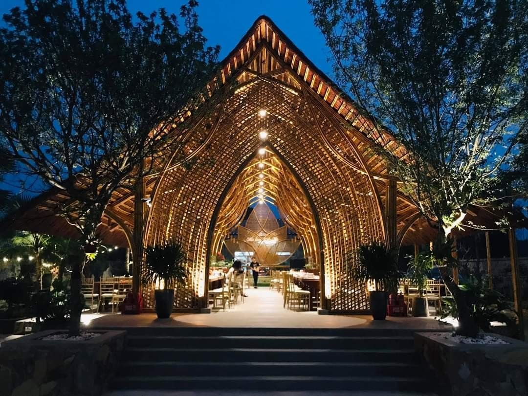 Thi Công Nhà Tre Uốn Cong Mái Lá Guột