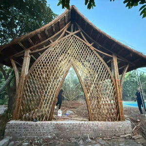 Thi Công Nhà Tre Uốn Cong Mái Lá Guột